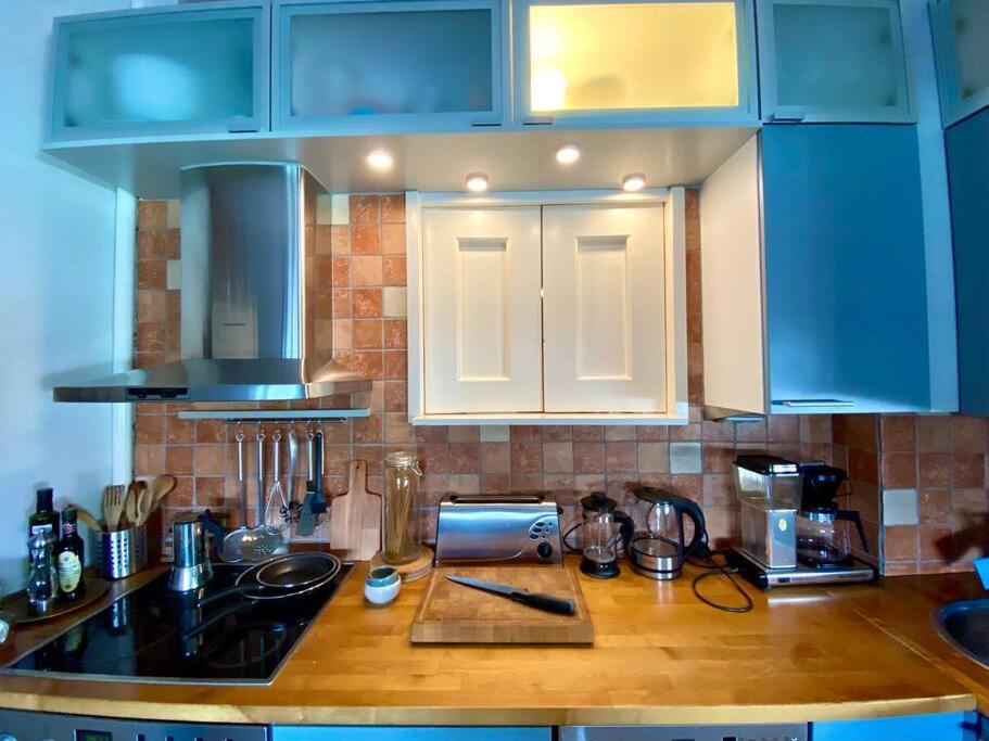 Studio Apartment, View Over The Roofs For The Sunrise Хелзинки Екстериор снимка